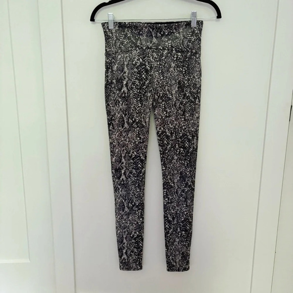 Spanx Faux Leather Snake  Shine Leggings Size M High Waist Full Length - Picture 5 of 8